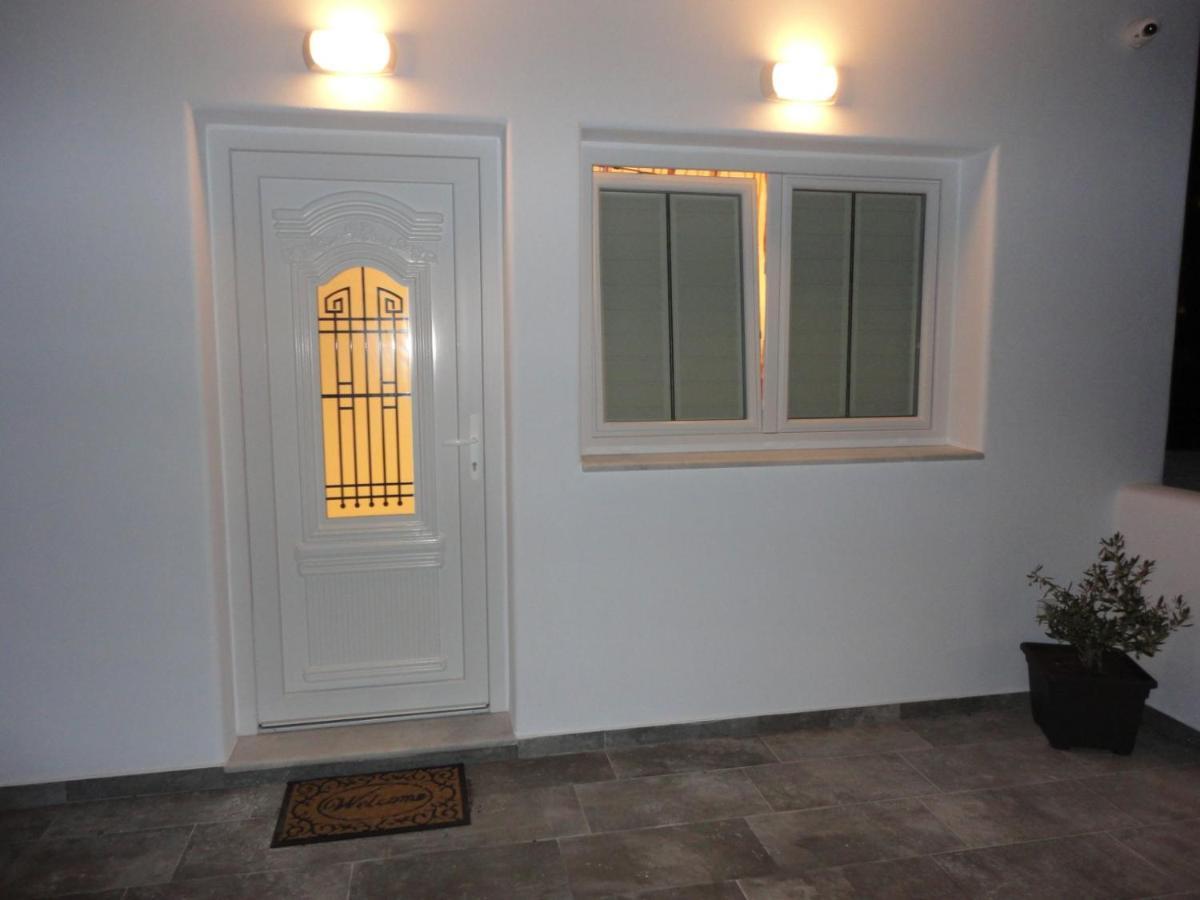 Triena Apartments Φηρά Εξωτερικό φωτογραφία